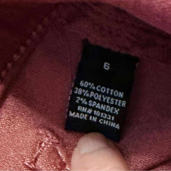 🌹𝐑𝐄𝐅𝐔𝐆𝐄 𝐁𝐄𝐑𝐑𝐘 𝟑-𝐁𝐔𝐓𝐓𝐎𝐍 𝐅𝐑𝐎𝐍𝐓 𝐂𝐔𝐅𝐅 𝐇𝐈-𝐖𝐀𝐈𝐒𝐓 𝐒𝐇𝐎𝐑𝐓𝐒 - Picture 3 of 7